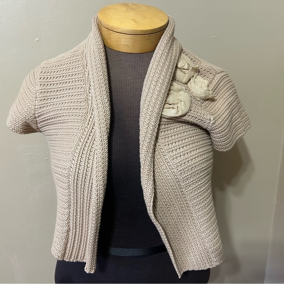 CAbi Tan Shrug Sweater Shawl Collar Short Cropped With Fabric Flowers M 90s Vibe - Picture 1 of 10